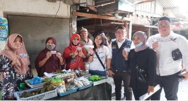 Saat DPD Partai Perindo Surabaya Bagikan KTA Asuransi Saat DPD Partai Perindo Surabaya Bagikan KTA Asuransi