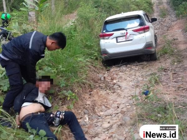 Heboh Foto Penangkapan di Way Kanan oleh Polisi Beredar di Media Sosial, Diduga Kasus Narkoba Heboh Foto Penangkapan di Way Kanan oleh Polisi Beredar di Media Sosial, Diduga Kasus Narkoba