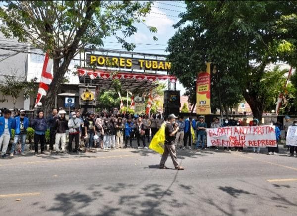 Demo Mahasiswa Blokade Pantura di Mapolres, Tuntut Oknum Pelaku Arogansi Ditindak Demo Mahasiswa Blokade Pantura di Mapolres, Tuntut Oknum Pelaku Arogansi Ditindak