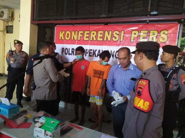 Polres Pekalongan Kota Tangkap 2 Pengedar Narkotika dengan 25 Paket Sabu dan 2 Pengguna Sabu Polres Pekalongan Kota Tangkap 2 Pengedar Narkotika dengan 25 Paket Sabu dan 2 Pengguna Sabu