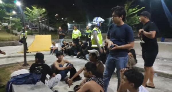 Puluhan Pelajar di Babel Terlibat Tawuran, 2 Orang Luka Kena Bacok Puluhan Pelajar di Babel Terlibat Tawuran, 2 Orang Luka Kena Bacok