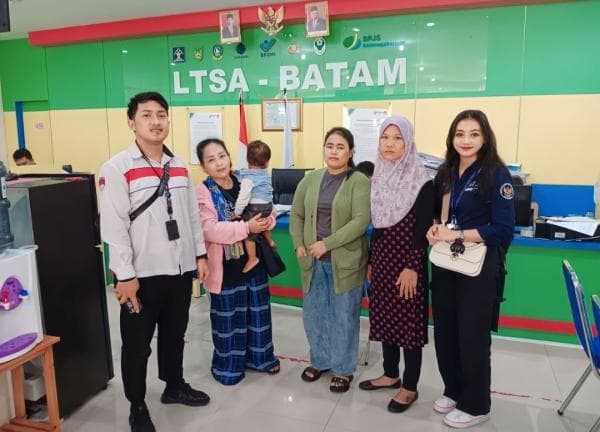 Orangtuanya Kabur Saat Dirazia Imigrasi Malaysia, Balita Asal Indonesia Dipulangkan ke Tanah Air Orangtuanya Kabur Saat Dirazia Imigrasi Malaysia, Balita Asal Indonesia Dipulangkan ke Tanah Air