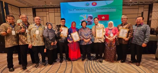 Walikota Helldy Bangga, Salah Satu SMPN di Cilegon Raih Penghargaan ASEAN Eco School 2023 Walikota Helldy Bangga, Salah Satu SMPN di Cilegon Raih Penghargaan ASEAN Eco School 2023