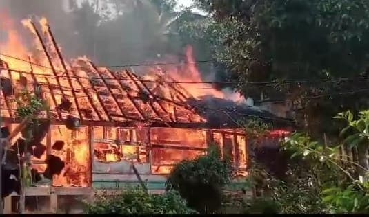 Waduh Rumah Jompo di Cibeber Ludes Terbakar Gegara Korsleting Listrik Waduh Rumah Jompo di Cibeber Ludes Terbakar Gegara Korsleting Listrik