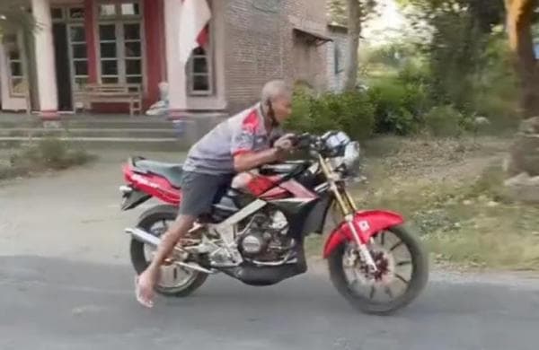 Kakek Ngebut Pake Motor Ninja 2-Tak Viral, Netizen Sebut Menolak Tua! Kakek Ngebut Pake Motor Ninja 2-Tak Viral, Netizen Sebut Menolak Tua!