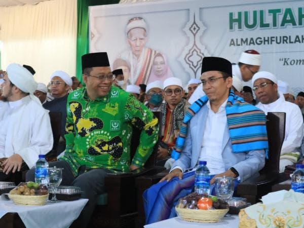 Doa TGB Untuk Pasangan Zul-Rohmi di Hadapan Ratusan Ribu Jamaah NWDI Doa TGB Untuk Pasangan Zul-Rohmi di Hadapan Ratusan Ribu Jamaah NWDI