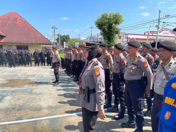 Kapolres Kuansing Beri Arahan dan Penekanan Kepada Setiap Personil Pengamanan Kapolres Kuansing Beri Arahan dan Penekanan Kepada Setiap Personil Pengamanan