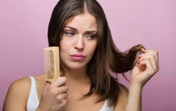 Rambut Rontok dan Ketombean Jangan Disepelekan, Kenali Penyebab dan Pencegahannya Rambut Rontok dan Ketombean Jangan Disepelekan, Kenali Penyebab dan Pencegahannya