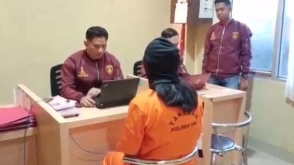 Janda Muda Hamil di Luar Nikah, Tega Habisi Bayi Lahir di Kamar Mandi Tanpa Pertolongan Janda Muda Hamil di Luar Nikah, Tega Habisi Bayi Lahir di Kamar Mandi Tanpa Pertolongan