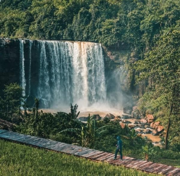 8 Air Terjun Unik di Geopark Ciletuh, Nomor 1 Dijuluki Niagara Mini Asli Sukabumi 8 Air Terjun Unik di Geopark Ciletuh, Nomor 1 Dijuluki Niagara Mini Asli Sukabumi
