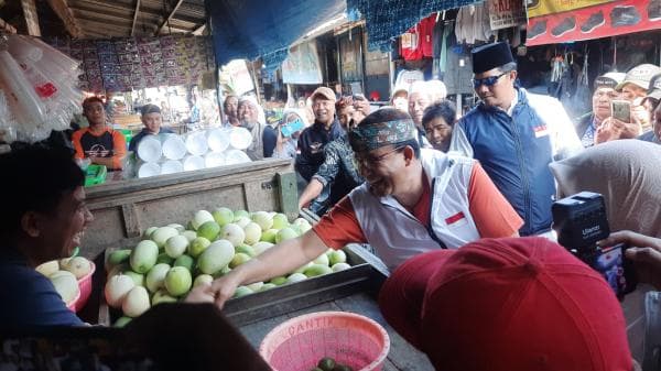 Bacapres Anies Baswedan Pantau Harga dan Sapa Pedagang Pasar Induk Cikurubuk Kota Tasikmalaya Bacapres Anies Baswedan Pantau Harga dan Sapa Pedagang Pasar Induk Cikurubuk Kota Tasikmalaya