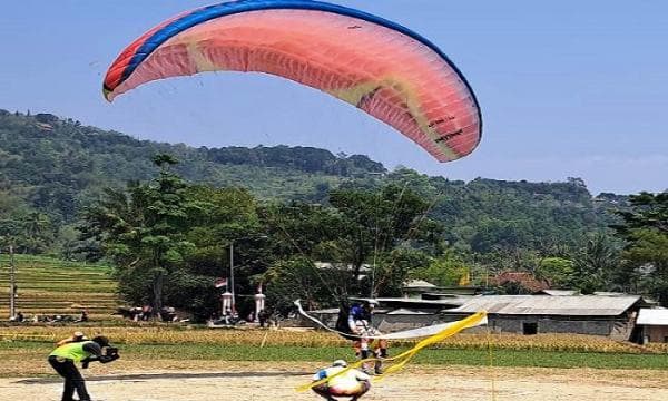 Hadirkan Event Paralayang di Sumedang, Bupati: Penggerak Ekonomi dan Pariwisata Hadirkan Event Paralayang di Sumedang, Bupati: Penggerak Ekonomi dan Pariwisata