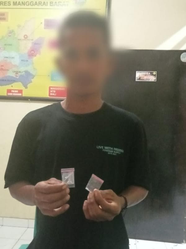 Sembunyikan Narkotika di Silikon HP, Warga NTB Diamankan Polisi di Labuan Bajo Sembunyikan Narkotika di Silikon HP, Warga NTB Diamankan Polisi di Labuan Bajo