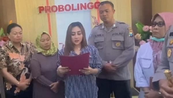 5 Fakta Luluk Nuril Seleb TikTok, Bentak Siswa Magang Berujung Suami Dicopot dari Jabatannya 5 Fakta Luluk Nuril Seleb TikTok, Bentak Siswa Magang Berujung Suami Dicopot dari Jabatannya