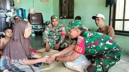 Jumat Berkah, TNI Berbagi Sembako Untuk Warga Desa Binaannya