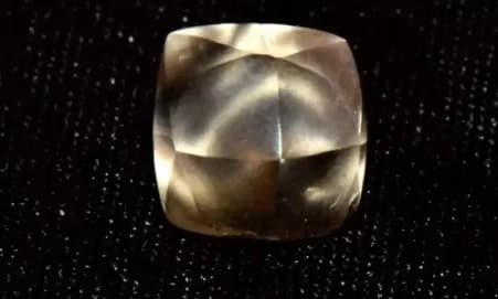 Rezeki Nomplok, Bocah 7 Tahun Temukan Berlian 2,95 Karat Rezeki Nomplok, Bocah 7 Tahun Temukan Berlian 2,95 Karat