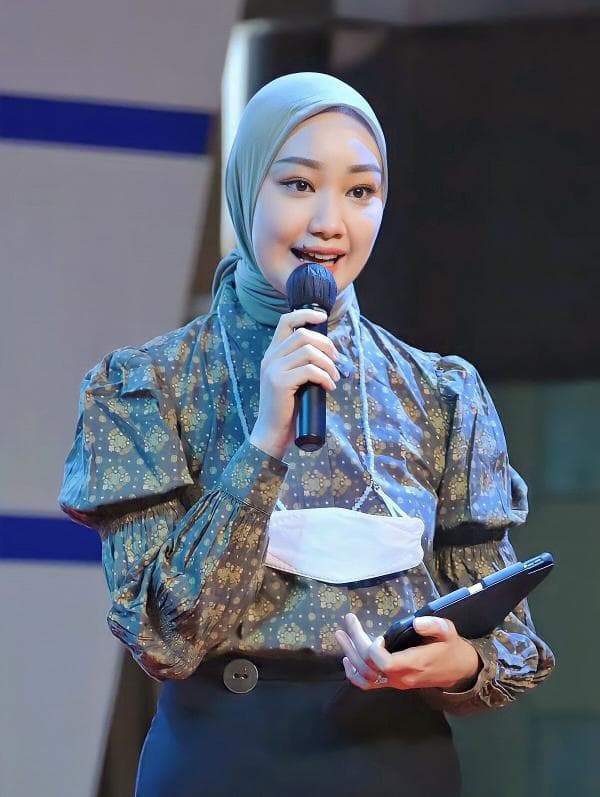 Profil dan Biodata Vina Muliana, HRD BUMN dan Konten Kreator Viral yang Meraih Forbes 30 Under 30 Profil dan Biodata Vina Muliana, HRD BUMN dan Konten Kreator Viral yang Meraih Forbes 30 Under 30