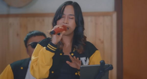 Lirik Lagu dan Terjemahan Raiso Dadi Siji Dike Sabrina Lirik Lagu dan Terjemahan Raiso Dadi Siji Dike Sabrina