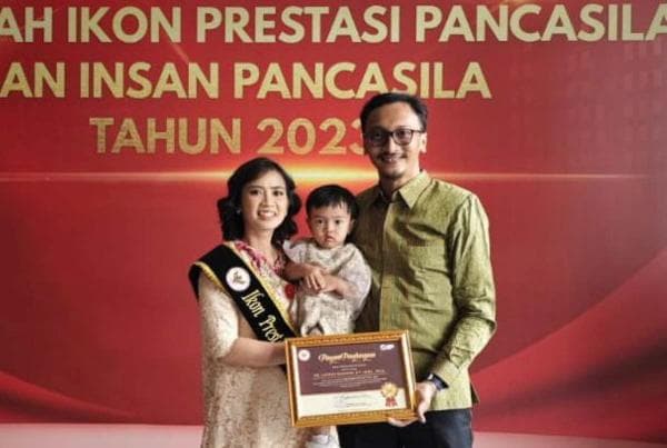 Langkah Gemilang Dosen ITS Raih Anugerah Ikon Prestasi Pancasila 2023 Langkah Gemilang Dosen ITS Raih Anugerah Ikon Prestasi Pancasila 2023