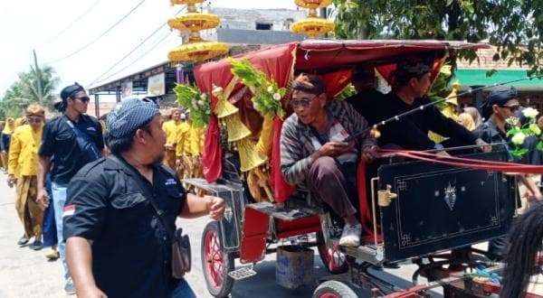 Haul ke 29 Ki Ageng Tirto Dimeriahkan Dengan Kirab Budaya Haul ke 29 Ki Ageng Tirto Dimeriahkan Dengan Kirab Budaya