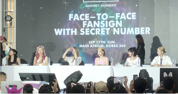 Intip Keseruan Fansign SECRET NUMBER dengan Para Penggemarnya di Indonesia, Banyak yang Histeris Intip Keseruan Fansign SECRET NUMBER dengan Para Penggemarnya di Indonesia, Banyak yang Histeris