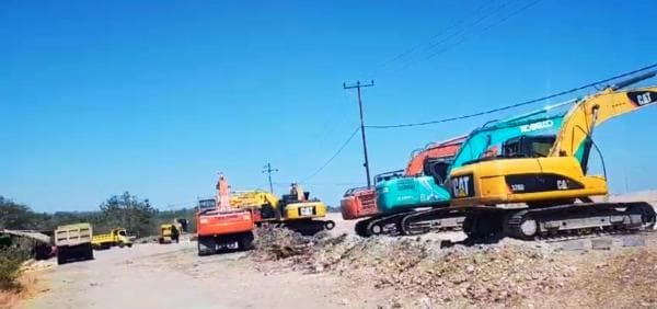 Diduga Tidak Bayar Pekerja, Proyek Rumah Pejuang Eks Timor-Timur Diblokir Diduga Tidak Bayar Pekerja, Proyek Rumah Pejuang Eks Timor-Timur Diblokir