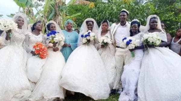 Heboh! Dukun Tajir Nikahi 7 Wanita Sekaligus, Beri Mahar Mobil untuk Masing-Masing Istri Heboh! Dukun Tajir Nikahi 7 Wanita Sekaligus, Beri Mahar Mobil untuk Masing-Masing Istri