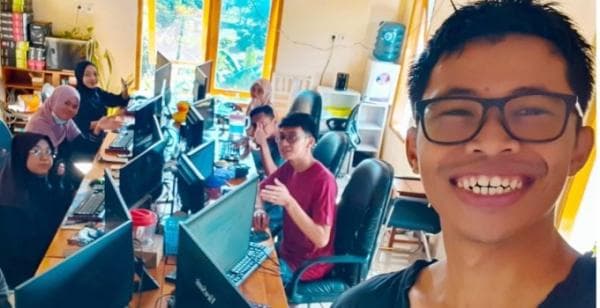 Kisah Sukses Pengusaha Digital Asal Ngawi, Jual Motor Pemberian Orang Tua untuk Modal Bisnis Kisah Sukses Pengusaha Digital Asal Ngawi, Jual Motor Pemberian Orang Tua untuk Modal Bisnis