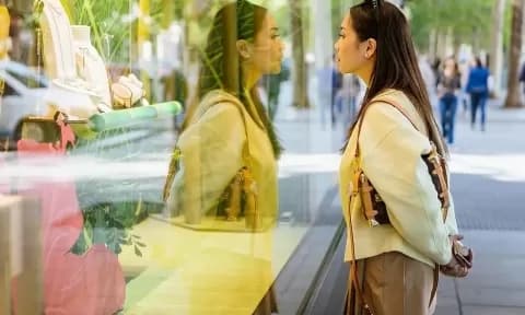 Tenteng Tas Rp58 Juta, Nagita Slavina Diomongin Netizen : Motor Diketekin Tenteng Tas Rp58 Juta, Nagita Slavina Diomongin Netizen : Motor Diketekin