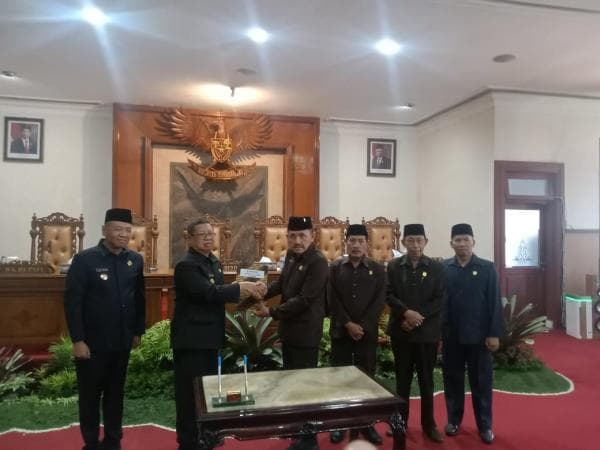 DPRD Tulungagung Gelar Rapat Paripurna Penyampaian Ranperda APBD 2024 DPRD Tulungagung Gelar Rapat Paripurna Penyampaian Ranperda APBD 2024