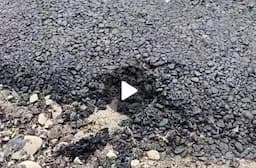 Viral Video Jalan Aspal di Seluma Ambyar tak Lama Setelah dibangun