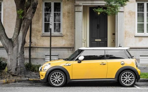 Simak, Begini Penjelasan Hukum Parkir Mobil di Jalan Depan Rumah Haram Simak, Begini Penjelasan Hukum Parkir Mobil di Jalan Depan Rumah Haram