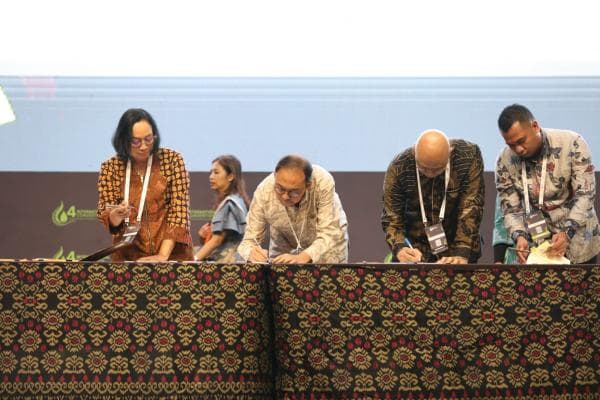 Pertamina Tandatangani PJBG dengan PT Sumber Aneka Gas, Dukung Pertumbuhan Ekonomi Jatim Pertamina Tandatangani PJBG dengan PT Sumber Aneka Gas, Dukung Pertumbuhan Ekonomi Jatim