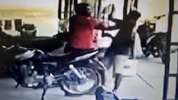 Astaga Oknum Polisi Pukul Pemuda di Grobogan, Viral