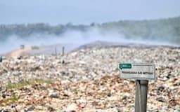 Sebulan TPA Sarimukti Terbakar, Kota Bandung Akui Belum Maksimal Urus Darurat Sampah