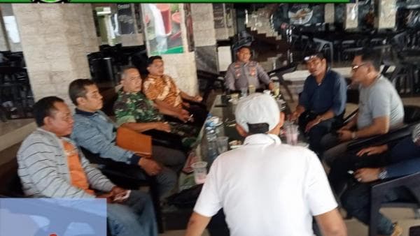 Warga Kotaanyar Mendapat Kompensasi Beras 5KG Perbulan, bagi Terdampak Proyek Tambang Tanah Uruk Warga Kotaanyar Mendapat Kompensasi Beras 5KG Perbulan, bagi Terdampak Proyek Tambang Tanah Uruk