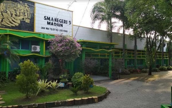 SMA Negeri 5 Kota Madiun Ajukan Biaya Operasional hingga Rp695 Juta kepada Wali Murid SMA Negeri 5 Kota Madiun Ajukan Biaya Operasional hingga Rp695 Juta kepada Wali Murid