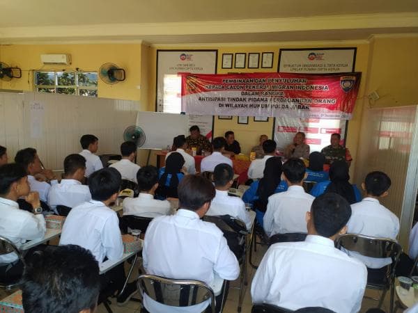 Kasubsdit Bintibsos Binmas Polda Jabar Sambangi LPK Cipta Kerja Cianjur Ada Apa... Kasubsdit Bintibsos Binmas Polda Jabar Sambangi LPK Cipta Kerja Cianjur Ada Apa...