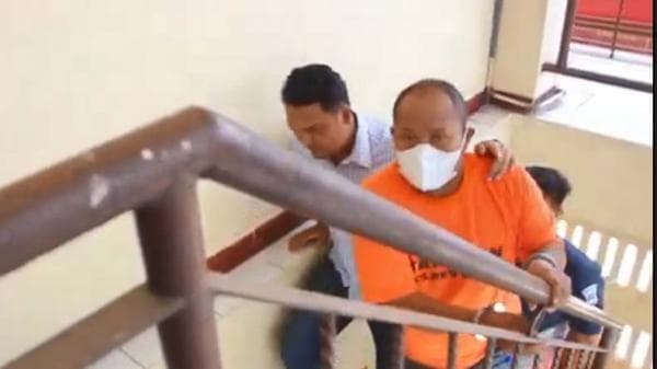 Tampang Kades Ngeblur di Blora yang Bawa Kabur Dana Desa Rp396 Juta, 3 Bulan Sembunyi Alibi Sakit Tampang Kades Ngeblur di Blora yang Bawa Kabur Dana Desa Rp396 Juta, 3 Bulan Sembunyi Alibi Sakit