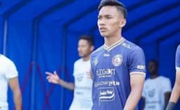 Tahu Kelemahan Persebaya, Gelandang Muda Arema FC Yakin Bisa Curi Poin Penuh di GBT Surabaya