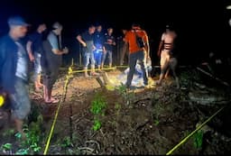 Polisi Pasang Police Line di Lokasi Penemuan Mortir di Kebun Warga Pidie Jaya