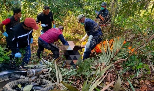 Warga Kampung Batupiring Digegerkan Sosok Mayat Pria di Semak-semak Warga Kampung Batupiring Digegerkan Sosok Mayat Pria di Semak-semak