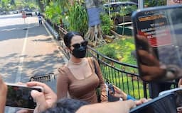 Diperiksa Terkait Konten Pornografi, Ini Penampakan Siskaeee di Polda Metro Jaya