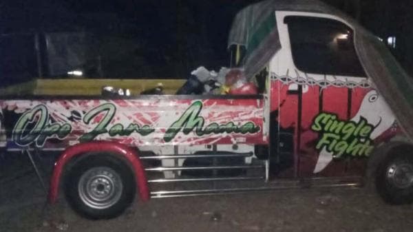 Innalillahi Kecelakaan Maut Mobil Karnaval Tabrak 7 Pejalan Kaki, 1 Orang Tewas Innalillahi Kecelakaan Maut Mobil Karnaval Tabrak 7 Pejalan Kaki, 1 Orang Tewas