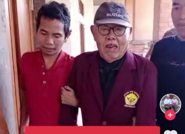 Kisah Inspiratif Kakek 80 Tahun Jadi Mahasiswa Ujian Skripsi Depan Dosen Muda, Netizen: Real Sepuh! Kisah Inspiratif Kakek 80 Tahun Jadi Mahasiswa Ujian Skripsi Depan Dosen Muda, Netizen: Real Sepuh!