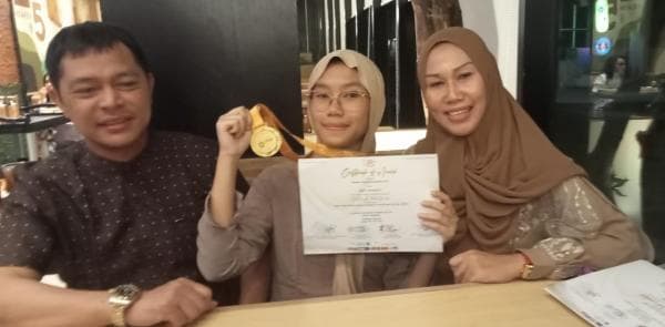 Ciptakan Pasta Gigi Berbasis Minyak Kelapa, Caca Raih Medali Emas di Ajang IIIEX 2023 Ciptakan Pasta Gigi Berbasis Minyak Kelapa, Caca Raih Medali Emas di Ajang IIIEX 2023