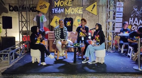 Perdana, WO di Pangandaran Inisiasi Sosialisasi Bahaya HIV/AIDS dan Sex Bebas di Tempat Nongkrong Perdana, WO di Pangandaran Inisiasi Sosialisasi Bahaya HIV/AIDS dan Sex Bebas di Tempat Nongkrong