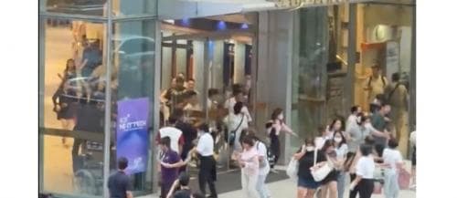 Tragis! 3 Orang Tewas dan 4 Terluka, Insiden Penembakan di Pusat Perbelanjaan Mewah Tragis! 3 Orang Tewas dan 4 Terluka, Insiden Penembakan di Pusat Perbelanjaan Mewah