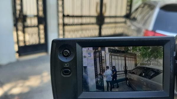 Breaking News; KPK Geledah Rumah SYL di Jalan Pelita Makassar Breaking News; KPK Geledah Rumah SYL di Jalan Pelita Makassar