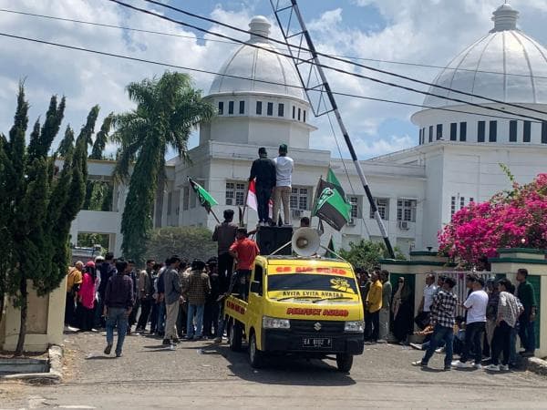 HMI Ancam Kembali Demo Lagi Jika Pj Walikota Bima Tak Respon Tuntutannya HMI Ancam Kembali Demo Lagi Jika Pj Walikota Bima Tak Respon Tuntutannya